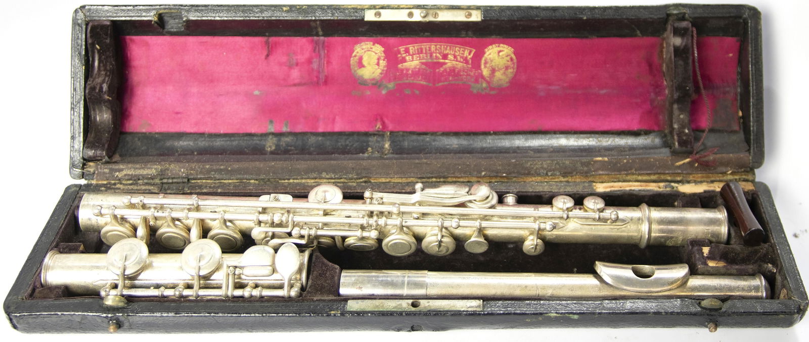 E. Rittershausen flute: E. Rittershausen, Berlin, silver flute, retailed by Carl Fischer, New York, in fitted case