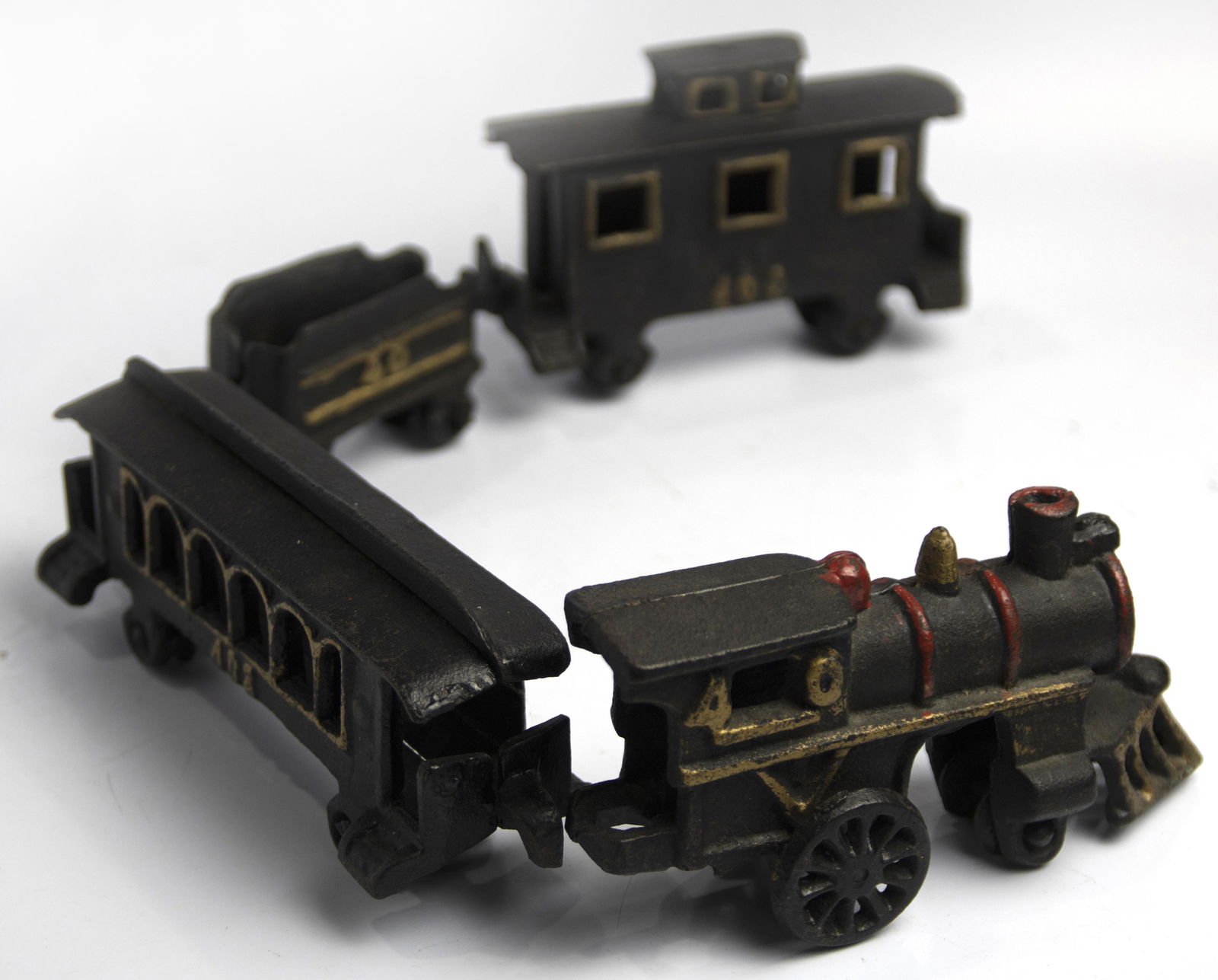 (lot of 4)  Iron toy trains in various sizes (1 of 1)
