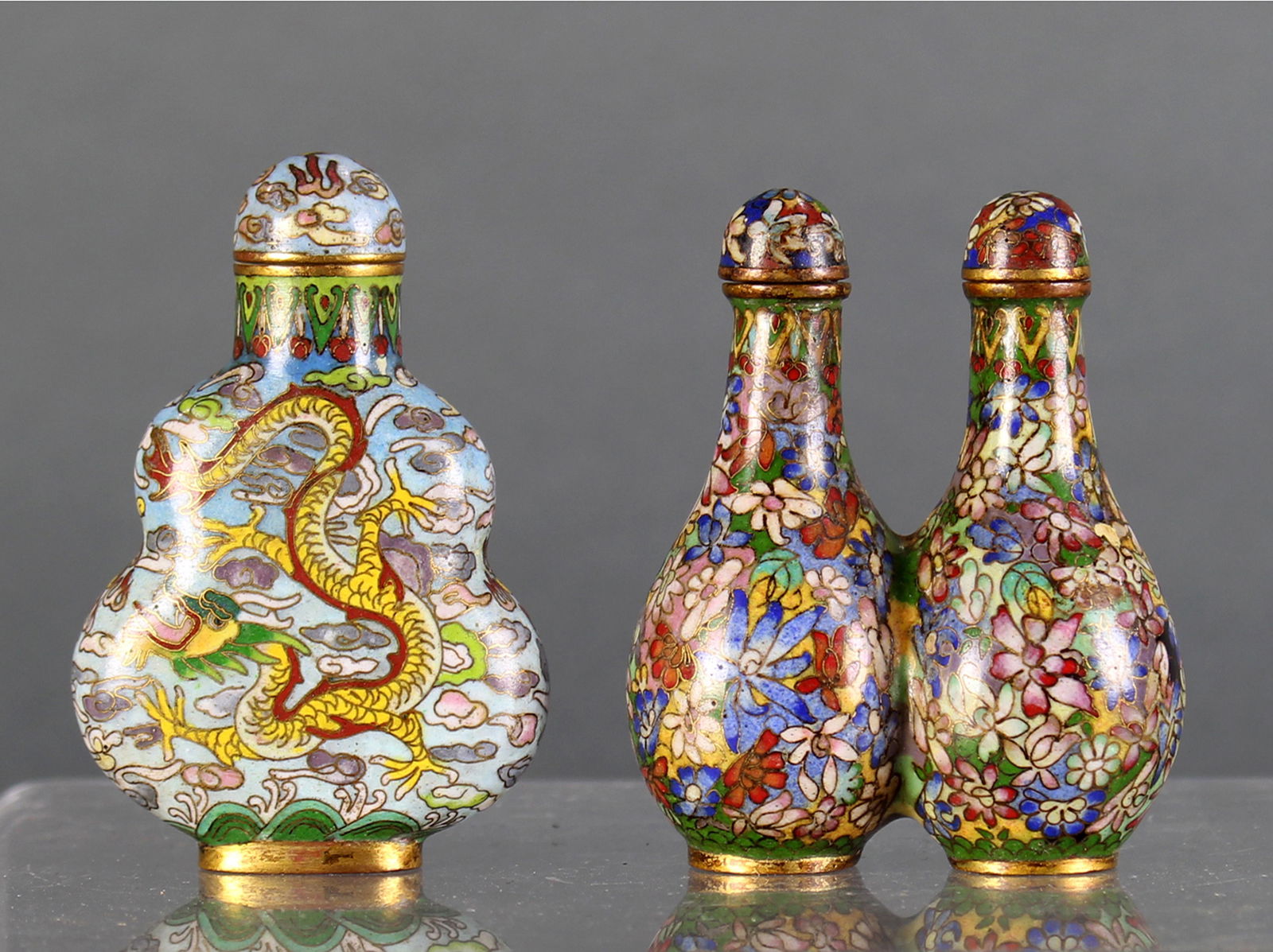 (lot of 2) Two Chinese cloisonne enamel snuff bottles (1 of 3)