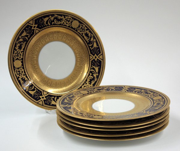 Bavarian porcelain service plates: Set of six Bavarian porcelain service plates, with gilt floral motif over deep cobalt blue on rim, marked ''Hutschenreuther Gelb. L.H.S. Bavaria'', 11'' diam.