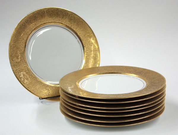 Bavarian porcelain service plates Selb: Set of eight Bavarian porcelain service plates with decorated gilt rims, marked H & C Selb Bavaria Heinrich & Co, 11''d
