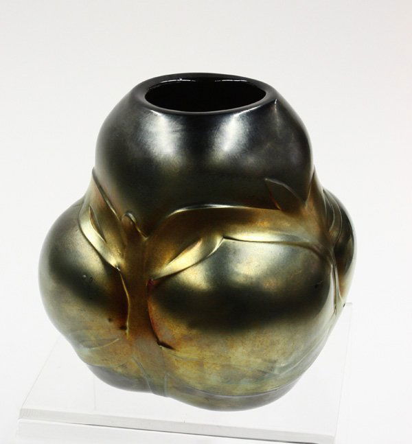 Tiffany favrile glass vase: Art glass vase, blue and gold iridescence, signed on bottom: ''Louis C. Tiffany'' and numbered ''05034'', 6''h., hairline cracks