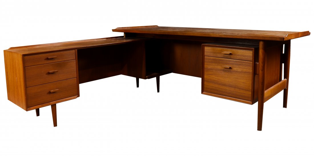 A Danish Modern Arne Vodder for Sibast executive desk: A Danish Modern Arne Vodder for Sibast executive desk, having a rectangular top over a floating drawer and a file cabinet, continuing to the return having three drawers and rising on cylindrical legs,