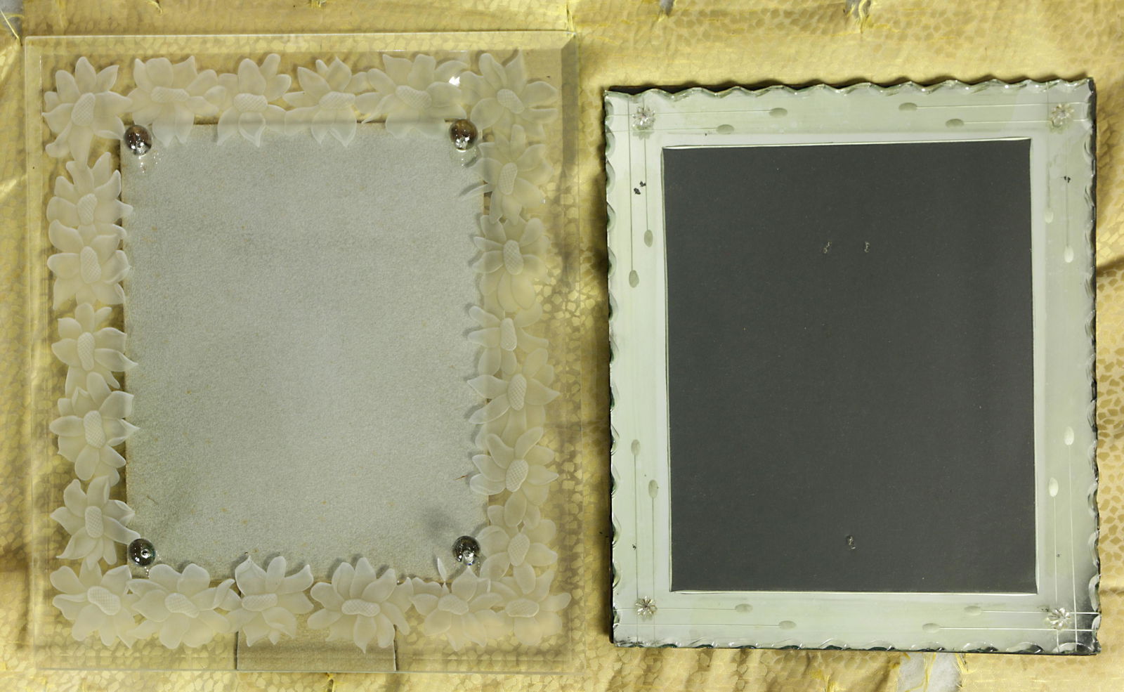 (lot of 2) Glass frames (1 of 1)