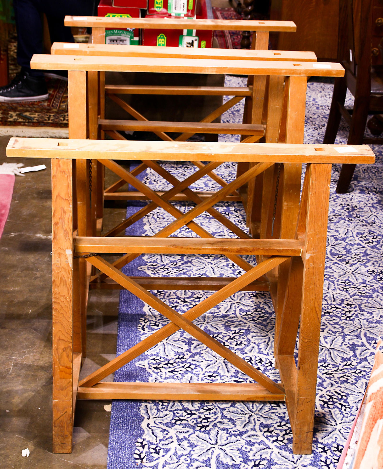 (lot of 4) Saw horse group (1 of 1)