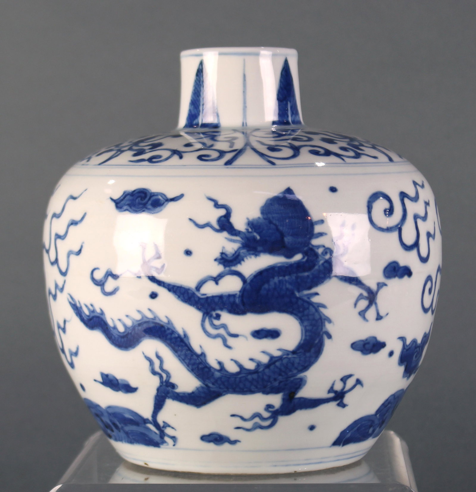 Chinese blue and white vase: Chinese blue and white vase with twin writhing dragons chasing the elusive pearl, 7.5"h