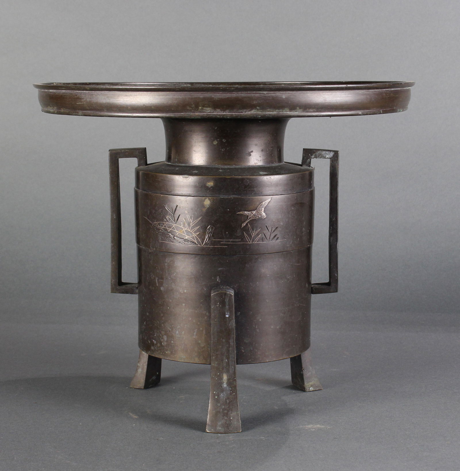 Japanese bronze tripod usabata (1 of 2)