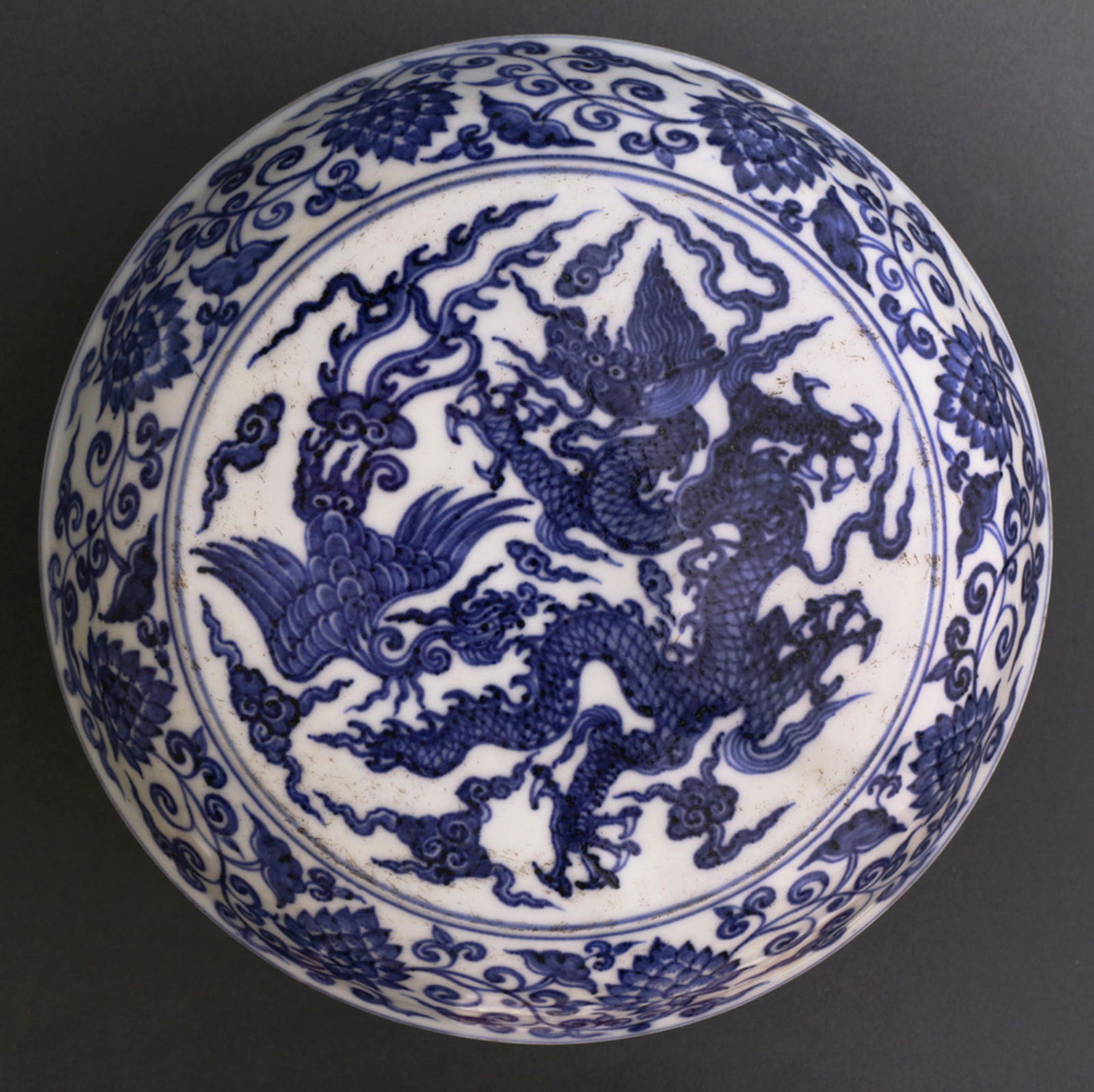 Chinese blue and white lidded Porcelain box (1 of 5)