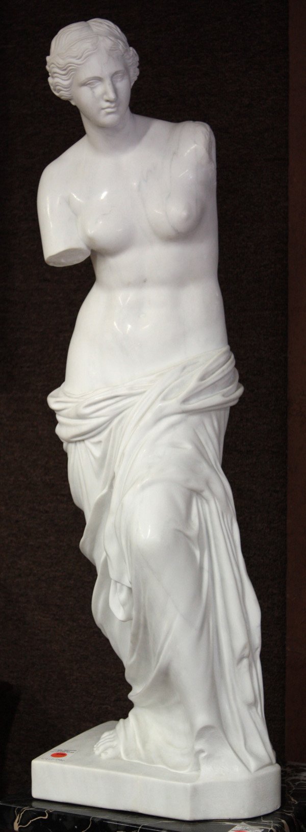 Italian Carved marble sculpture Venus de Milo: Italian Carved marble sculpture of Venus de Milo, signed by F. Cervietti, 35''h