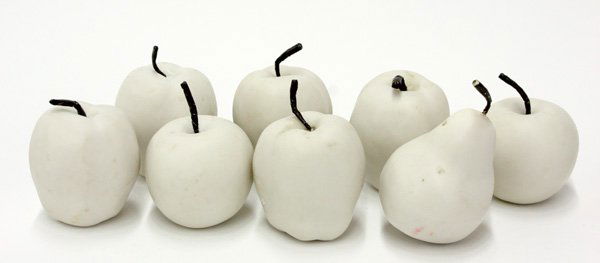 Alabaster display fruit apple, pear: (lot of 8) Alabaster display fruit consisting of seven apples and one pear