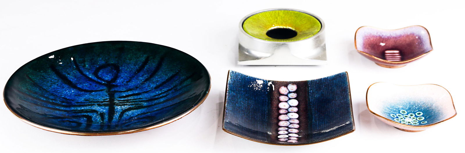 (lot of 5) An Italian Modern Del Campo enamel group: (lot of 5) An Italian Modern Del Campo enamel group, consisting of diminutive bowls, a bowl with a stylized figural reserves, etc. largest 9"w