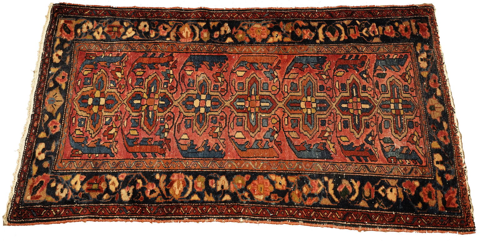 A Persian Sarouk carpet (1 of 4)