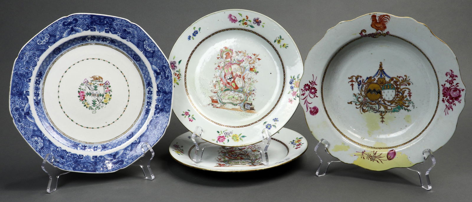A (lot of 4) Chinese Export Armorial plates (1 of 7)