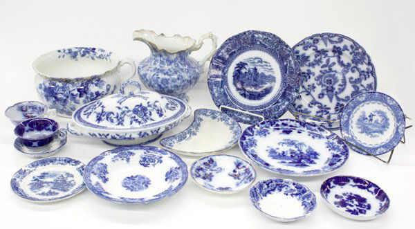 Doulton, Wedgwood Flow Blue: Four shelves with a collection of late 19th/early 20th century flow blue plates, sauce dishes, berry and soup bowls, cups, pitcher, chamber pot, covered tureen, makers including Doulton Burslem, Scind