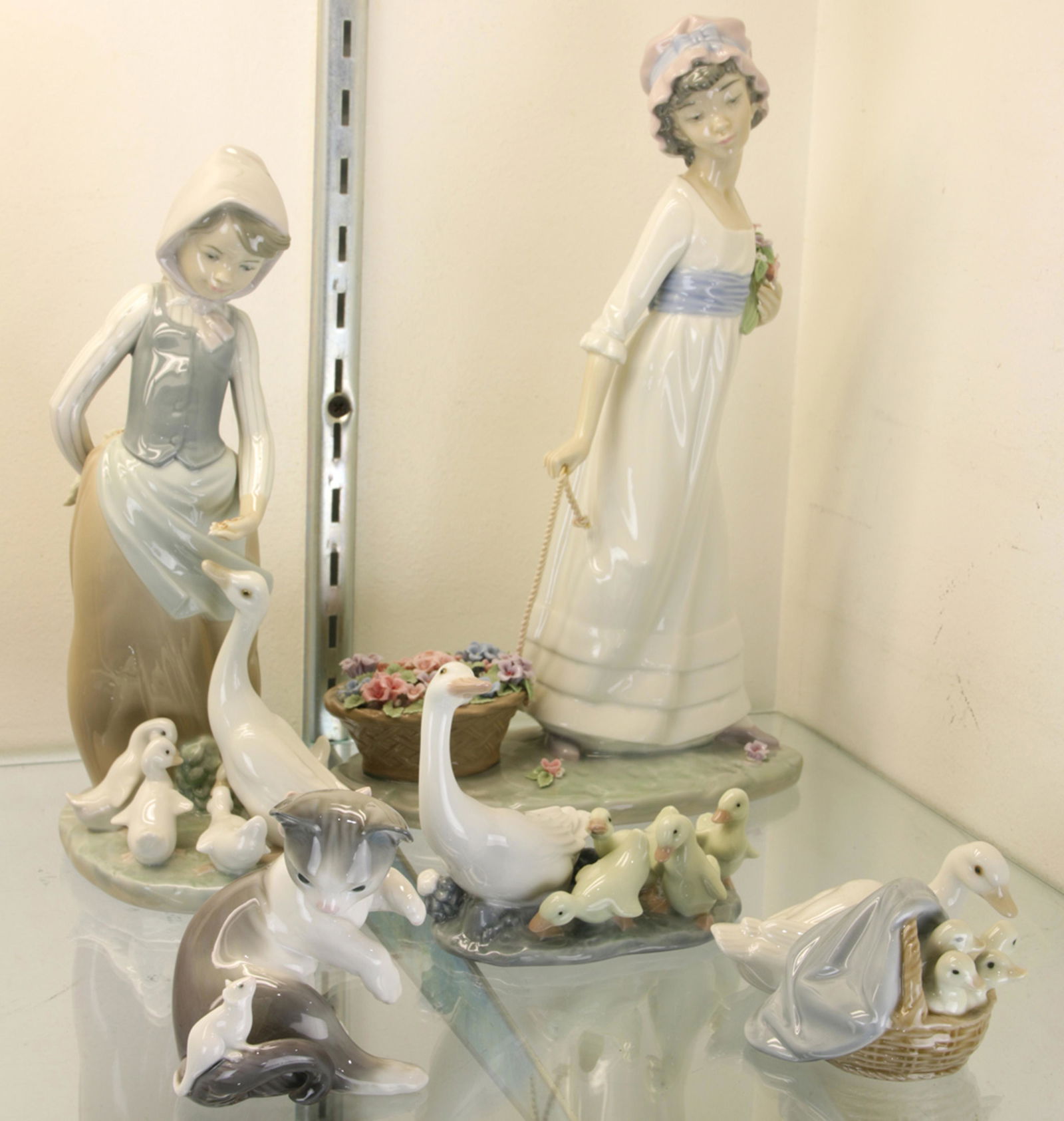 (lot of 5) Lladro figural groups (1 of 1)