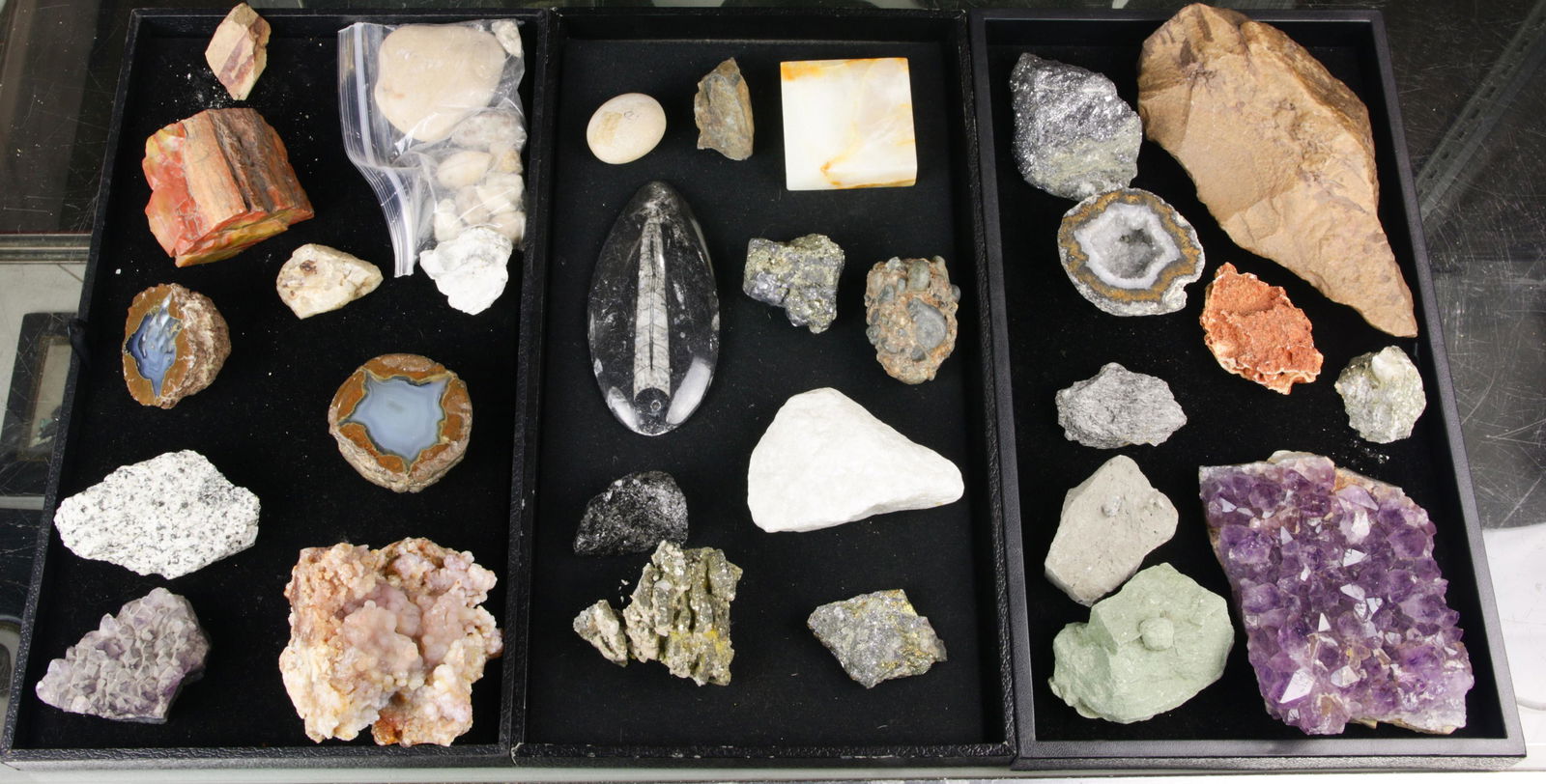 (lot of approx. 29) Group of geodes (1 of 1)