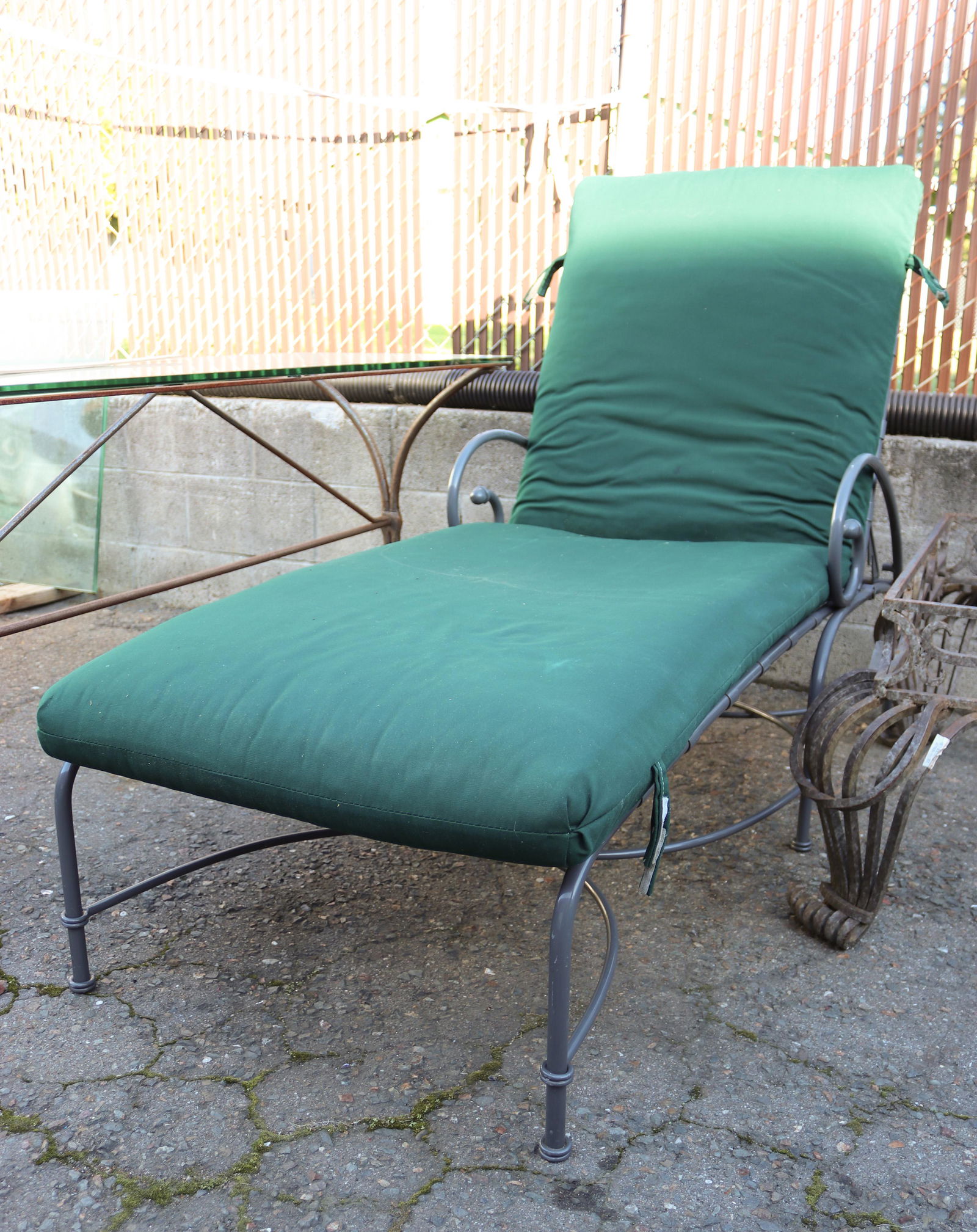 Brown Jordan chaise lounge (1 of 1)