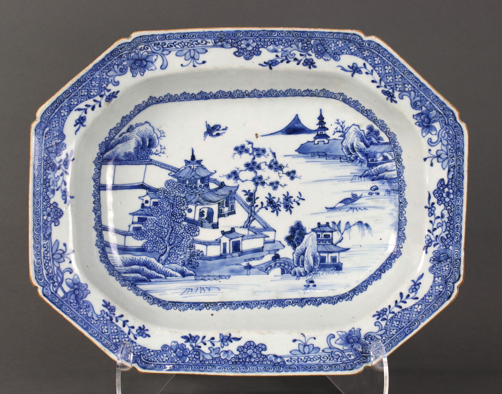 A large Chinese Export Canton blue and white platter (1 of 3)