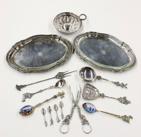 Finnish 813 fine silver cartouche form trays: (lot of 15) Collection of silver table articles including a pair of Finnish 813 fine silver cartouche form trays with glass inserts, marks corresponding to Helsinki, 1927, maker's mark 'OL,' monogramm