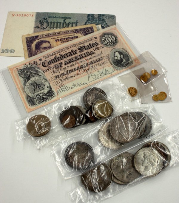 Paper currency and coins: Collection of paper currency and coins including paper money: series 1944 (5) francs (France), 1934 (25) pesetas (Spain) , 1924 (100) Reichsmark note(Germany), Confederate States of America $500 , Ric