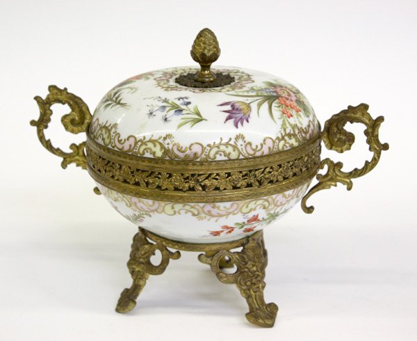 covered urn, 19th century