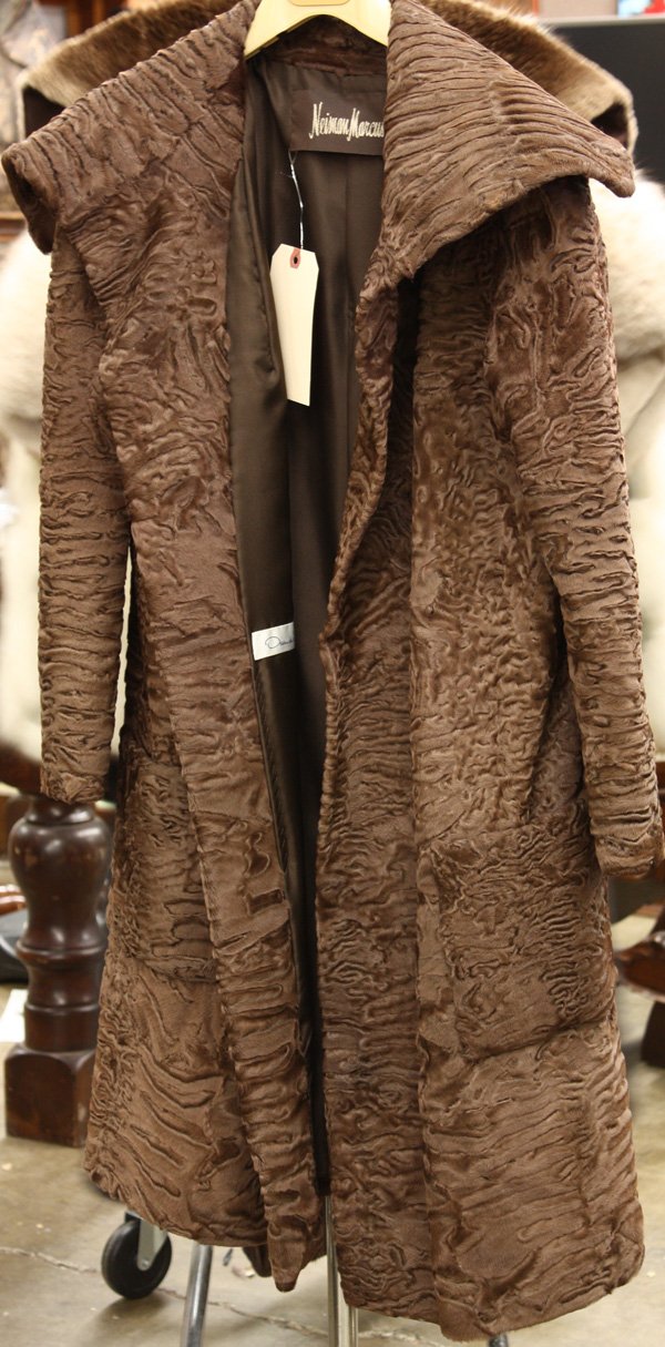 Oscar de la Renta lamb coat: Oscar de la Renta coat in chocolate brown lamb with square front pockets, retailed by Neiman Marcus, size 8/10