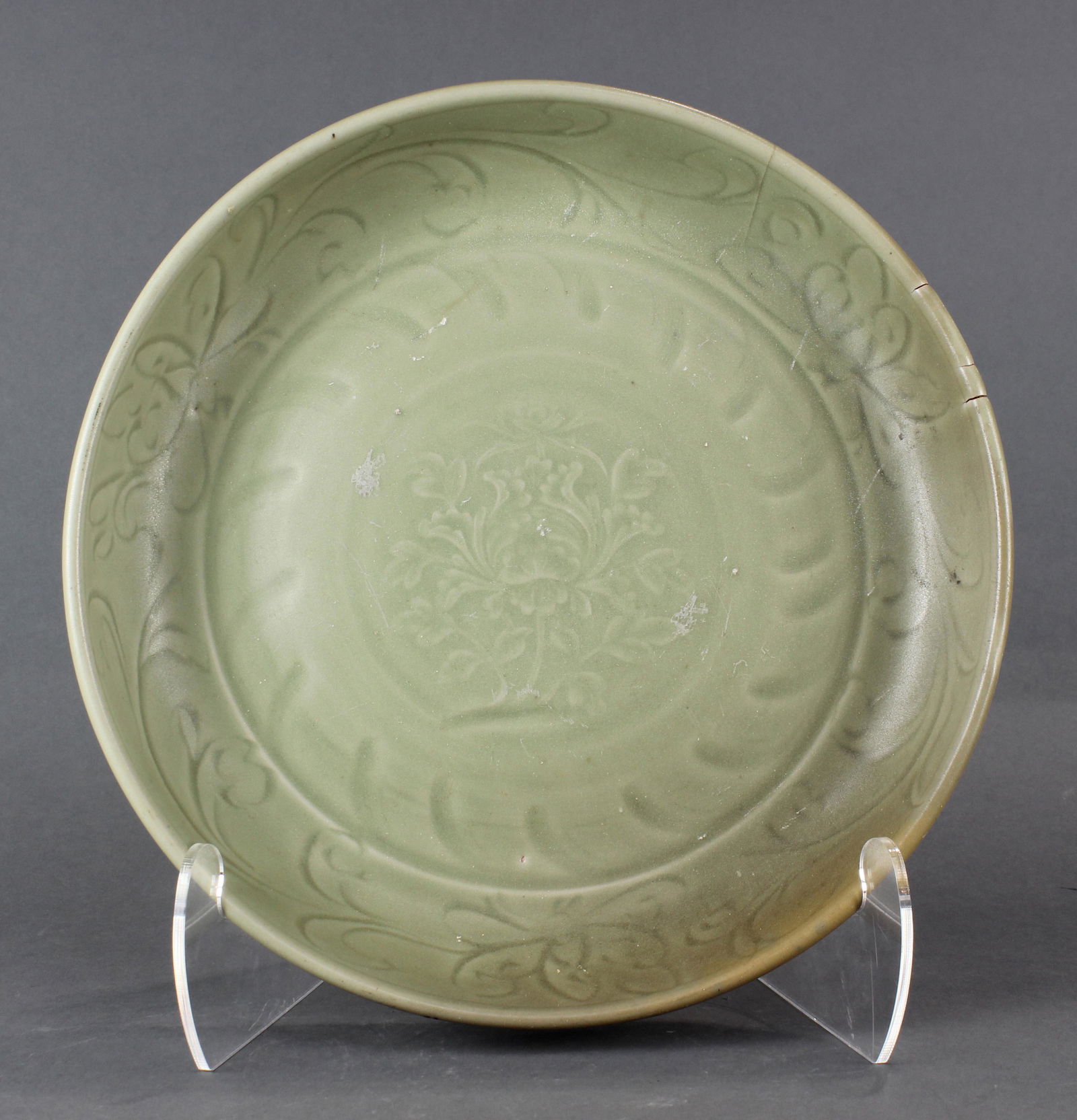 Chinese Ming longquan celadon charger (1 of 3)