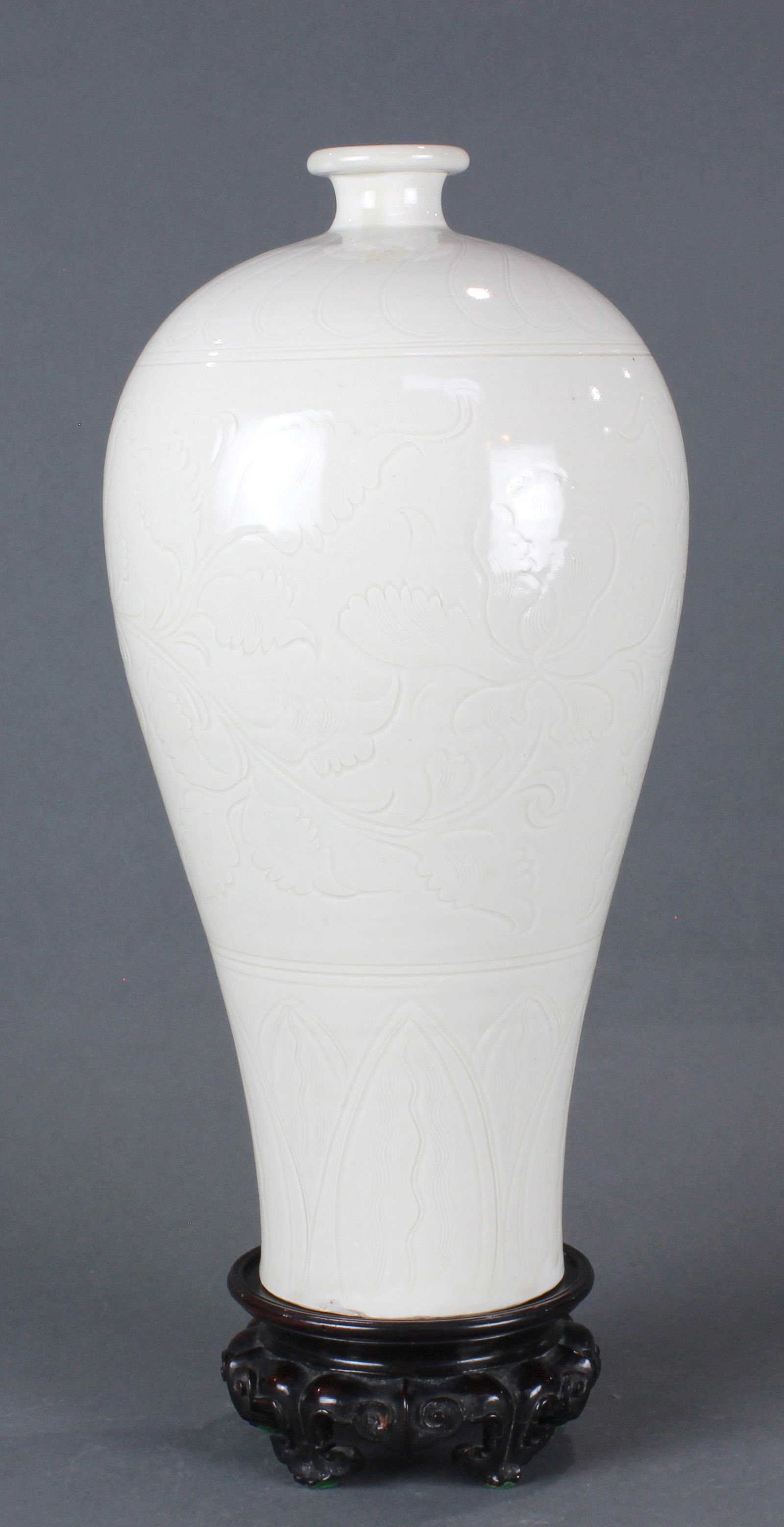 Chinese white glazed Cizhou type vase (1 of 4)