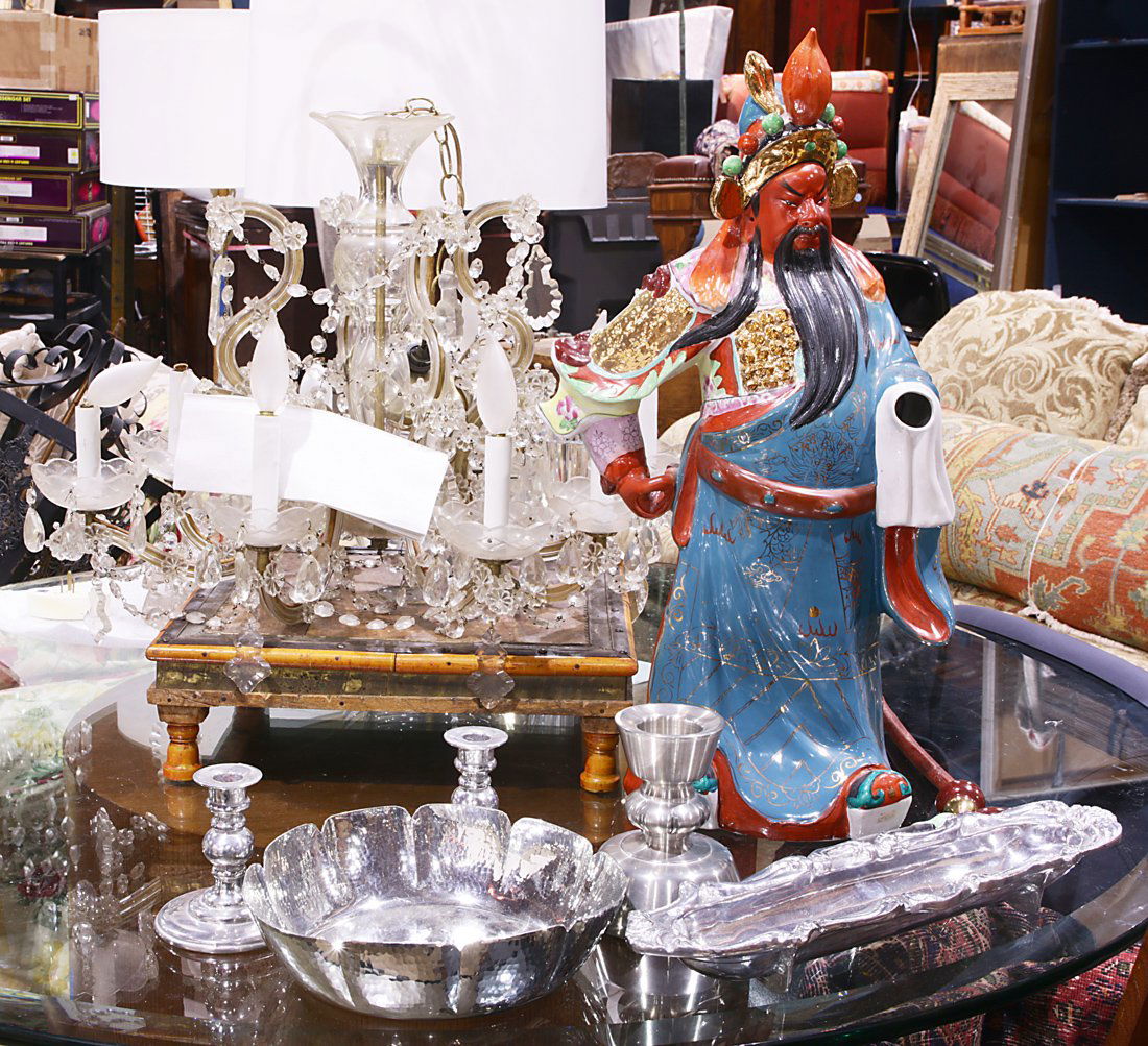 (lot of approx. 18) Large collection of decoratives (1 of 1)