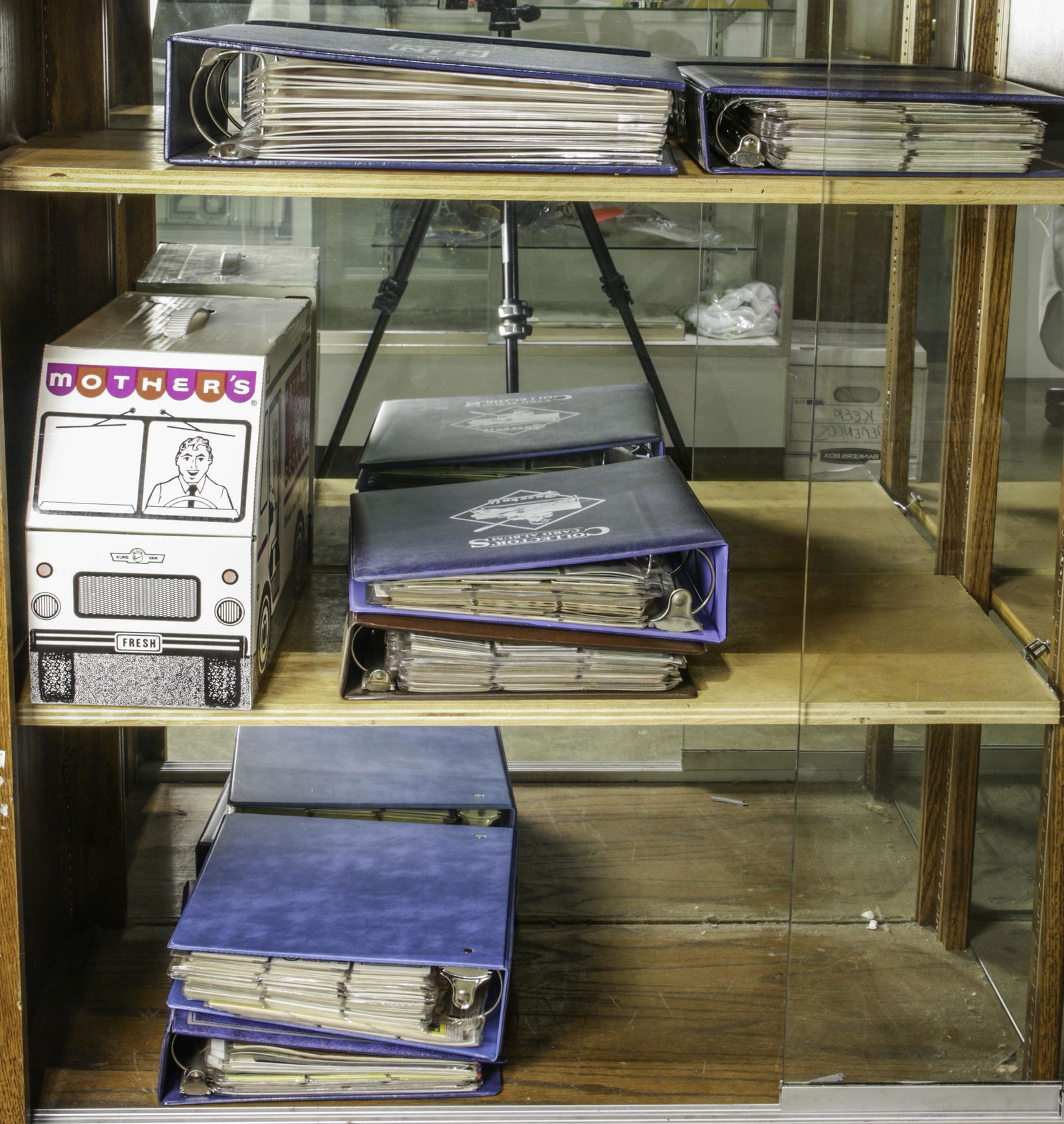 Collection of mostly baseball cards from the (1 of 5)