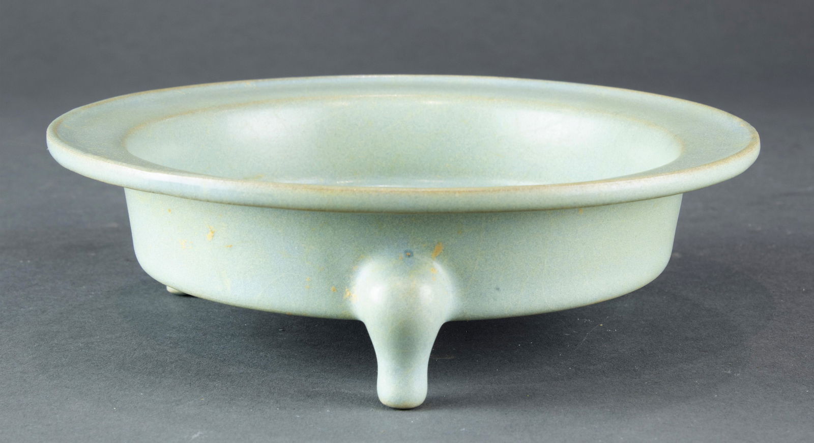 Chinese celadon glazed tripod basin (1 of 1)