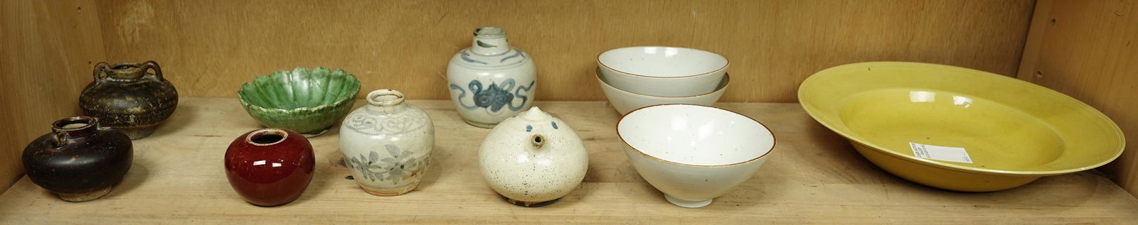 (lot of 11) Ceramic wares (1 of 1)