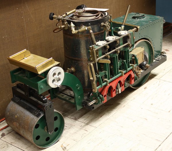 Steam roller model live steam: Steam roller model, live steam, green painted with brass and copper detailing, with metal plaque ''Rosy The Roller H.W. Steffani 1992'', 19''h x 15''w x 40''l