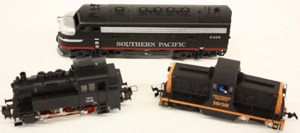 Bachmann Spectrum Southern Pacific Switch: (lot of 3) Bachmann Spectrum Southern Pacific GE 44 Ton Switcher, Trix Express International Number 4218, Globe Models Streamliner Kit Southern Pacific A169 in original boxes