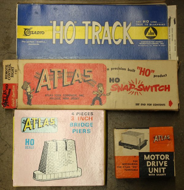 H0 train track and Pier set: Box of miscellaneous HO track, and a 47 piece Pier set
