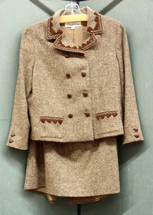 Oscar de la Renta tweed skirt suit: Two Oscar de la Renta tweed skirt suits, both in mottled brown and white fabrics, both jackets with wide, notched collars, one with pockets and collar embellished with brown leather accents and having