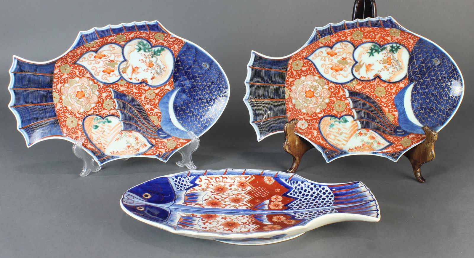 (lot of 3) Japanese Imari fish-shape platters (1 of 2)