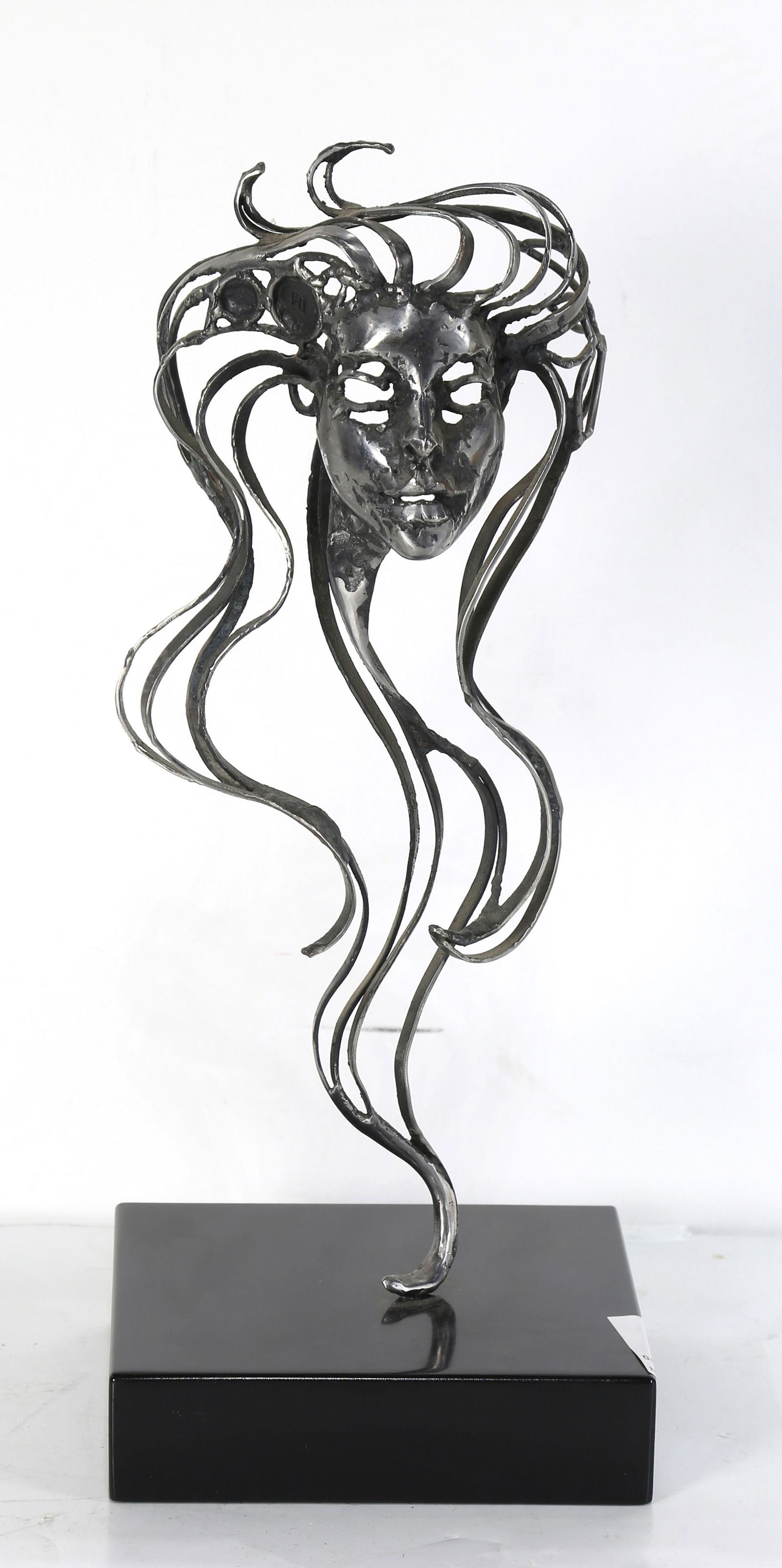 Sculpture, Ros Newman (1 of 1)