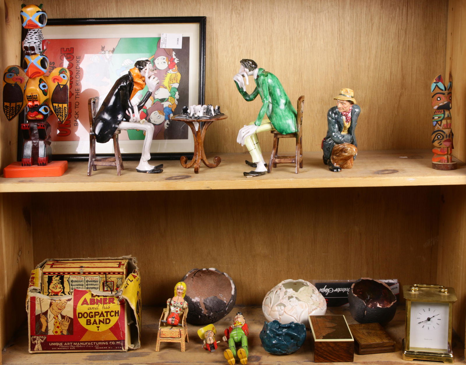 Two shelves of decorative items (1 of 1)