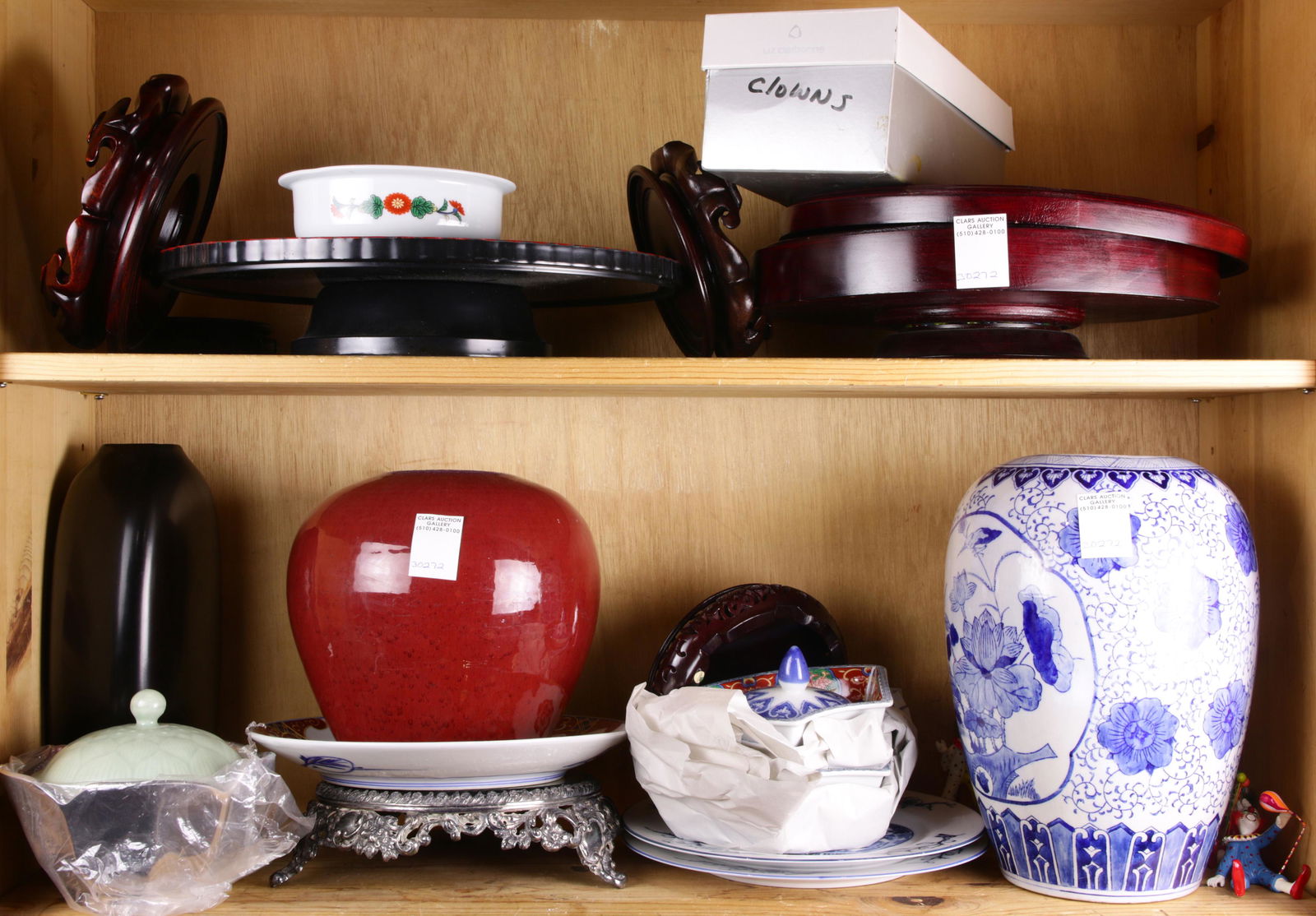 Two shelves of mostly Chinese export decoratives (1 of 1)