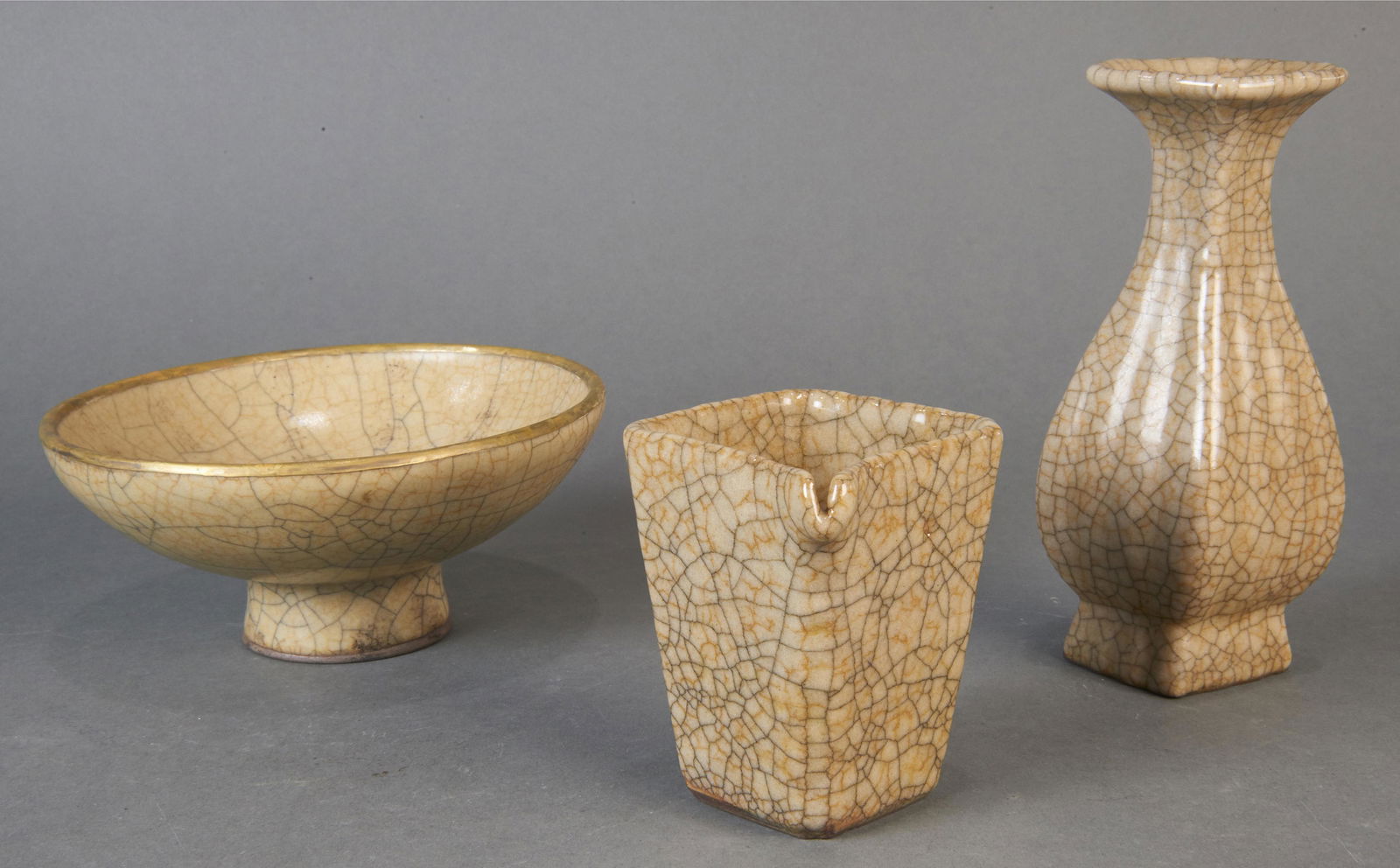 (lot of 3) Chinese Ge-type vessels (1 of 1)