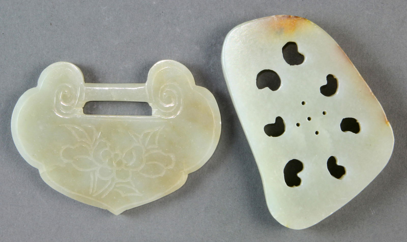 (lot of 2) Chinese jade pendants (1 of 1)
