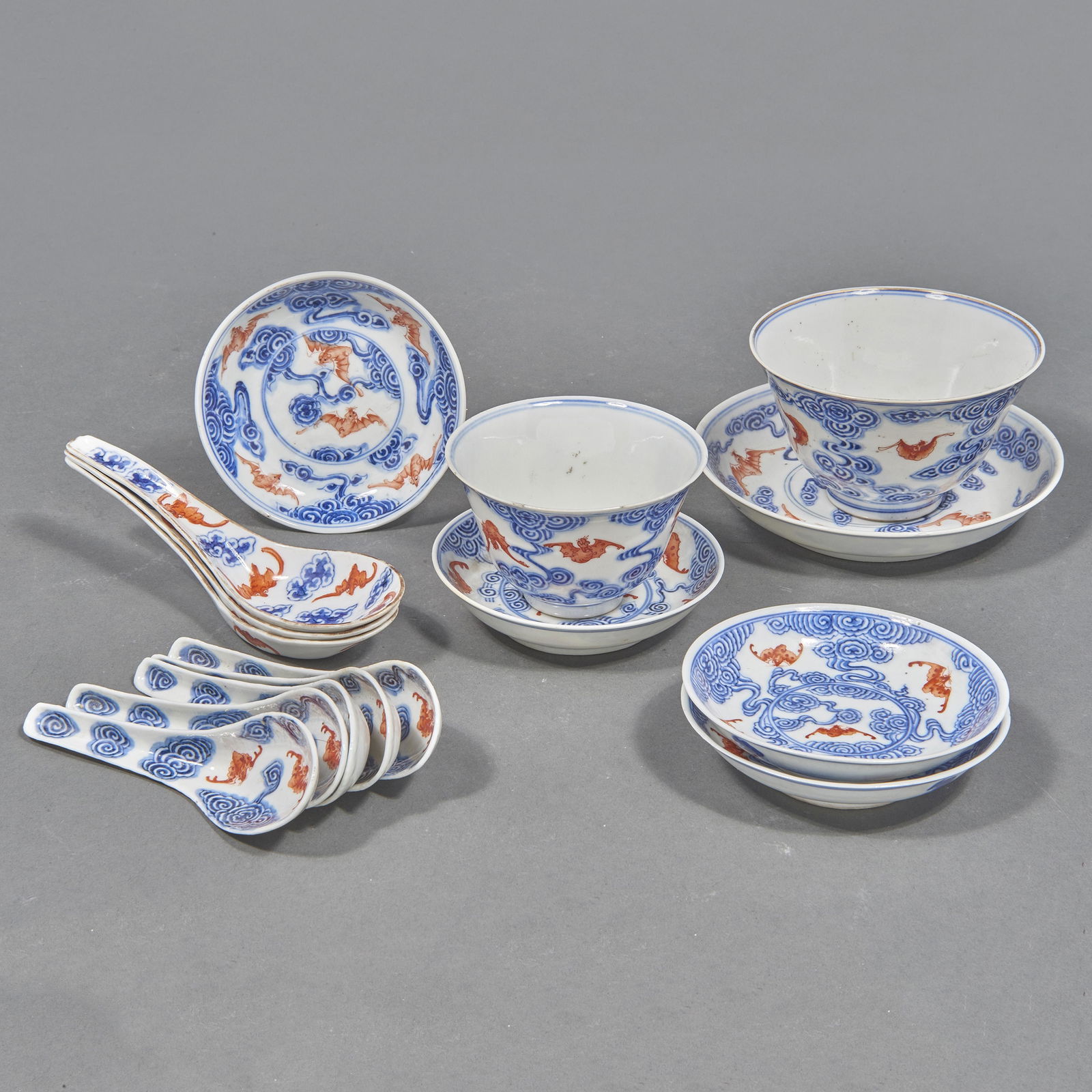 (lot of 15) Chinese blue and white service wares (1 of 3)