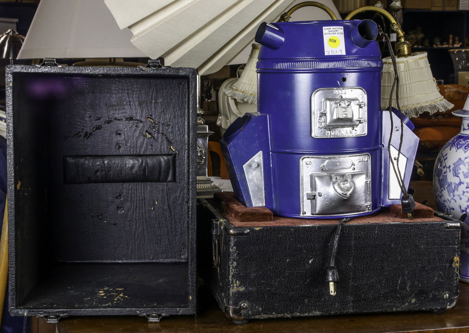 A cased Holland salesman sample of a furnace with parts (1 of 1)