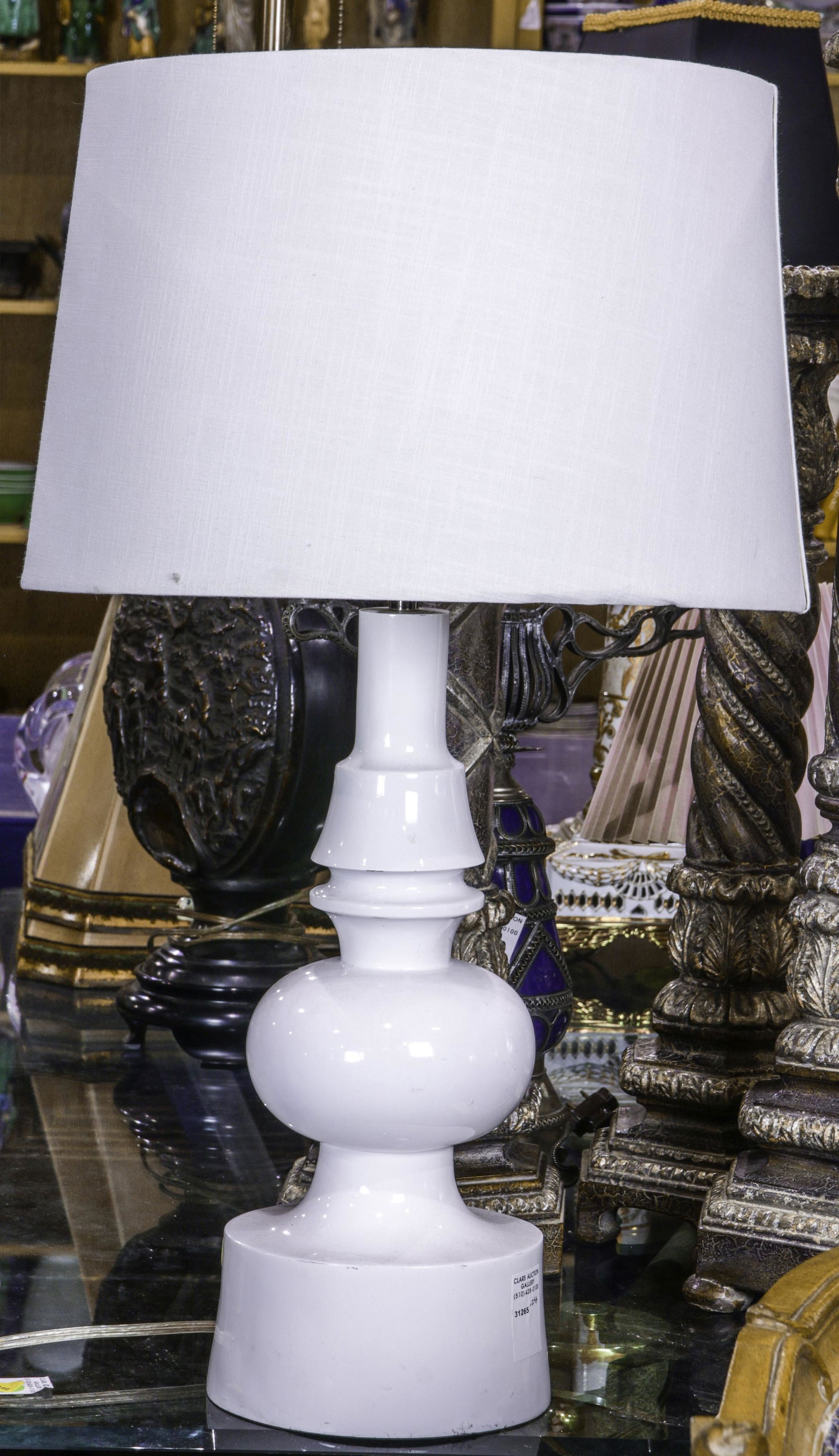 A Moderne table lamp (1 of 1)