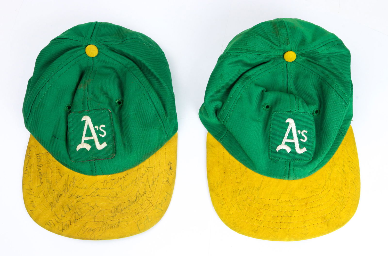 (lot of 2) Oakland A's vintage baseball caps bearing (1 of 5)