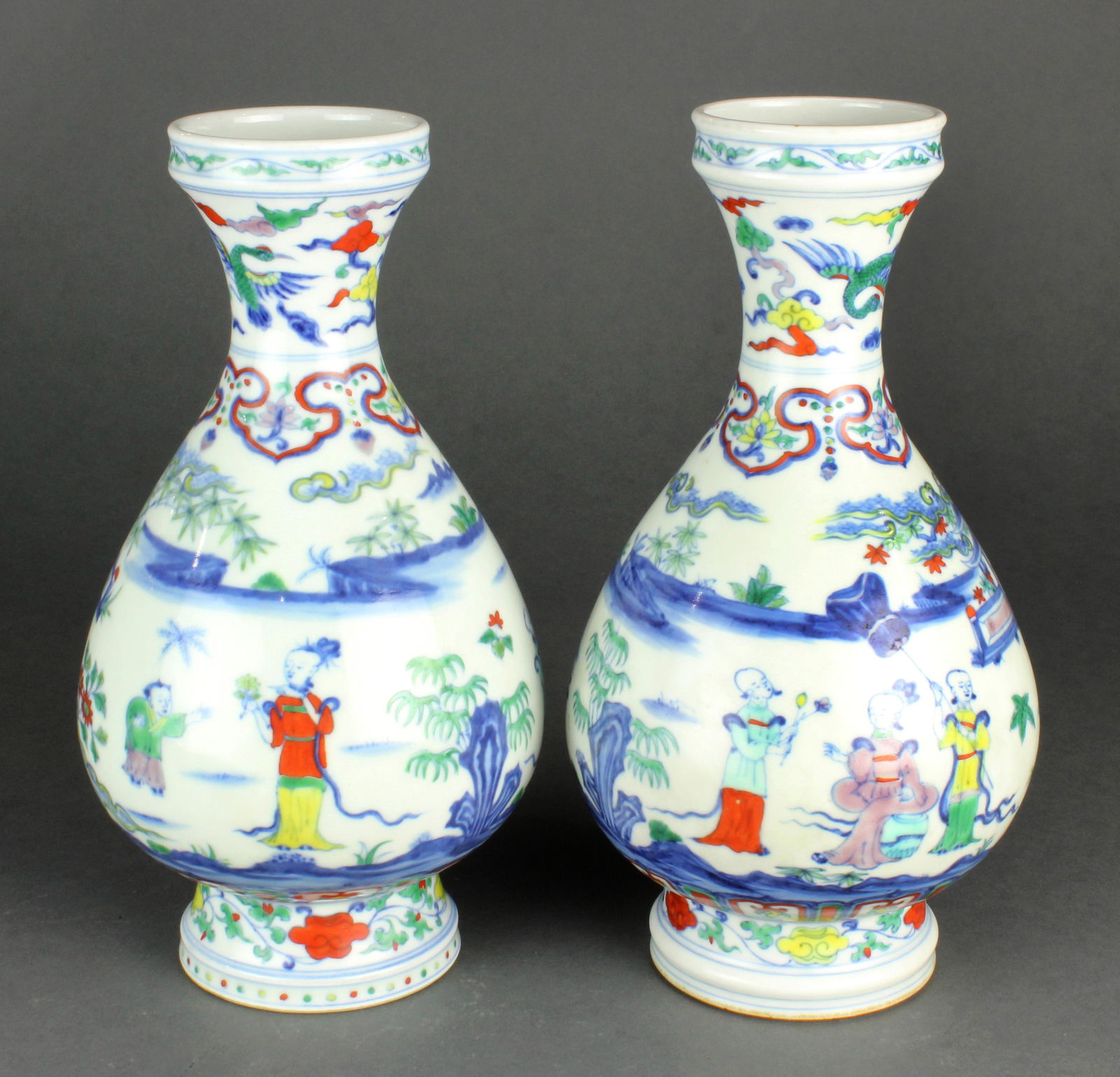 Chinese wucai figural vase (1 of 2)