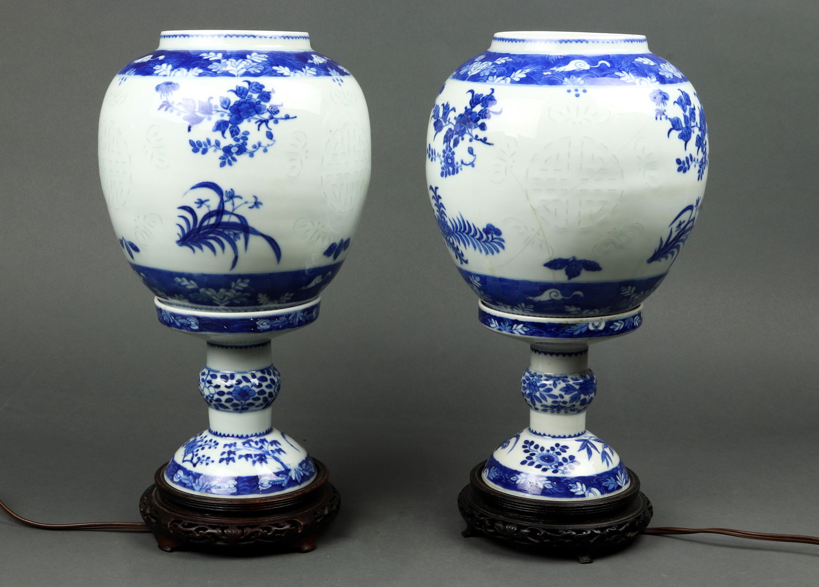 (lot of 2) Chinese blue and white lanterns (1 of 7)