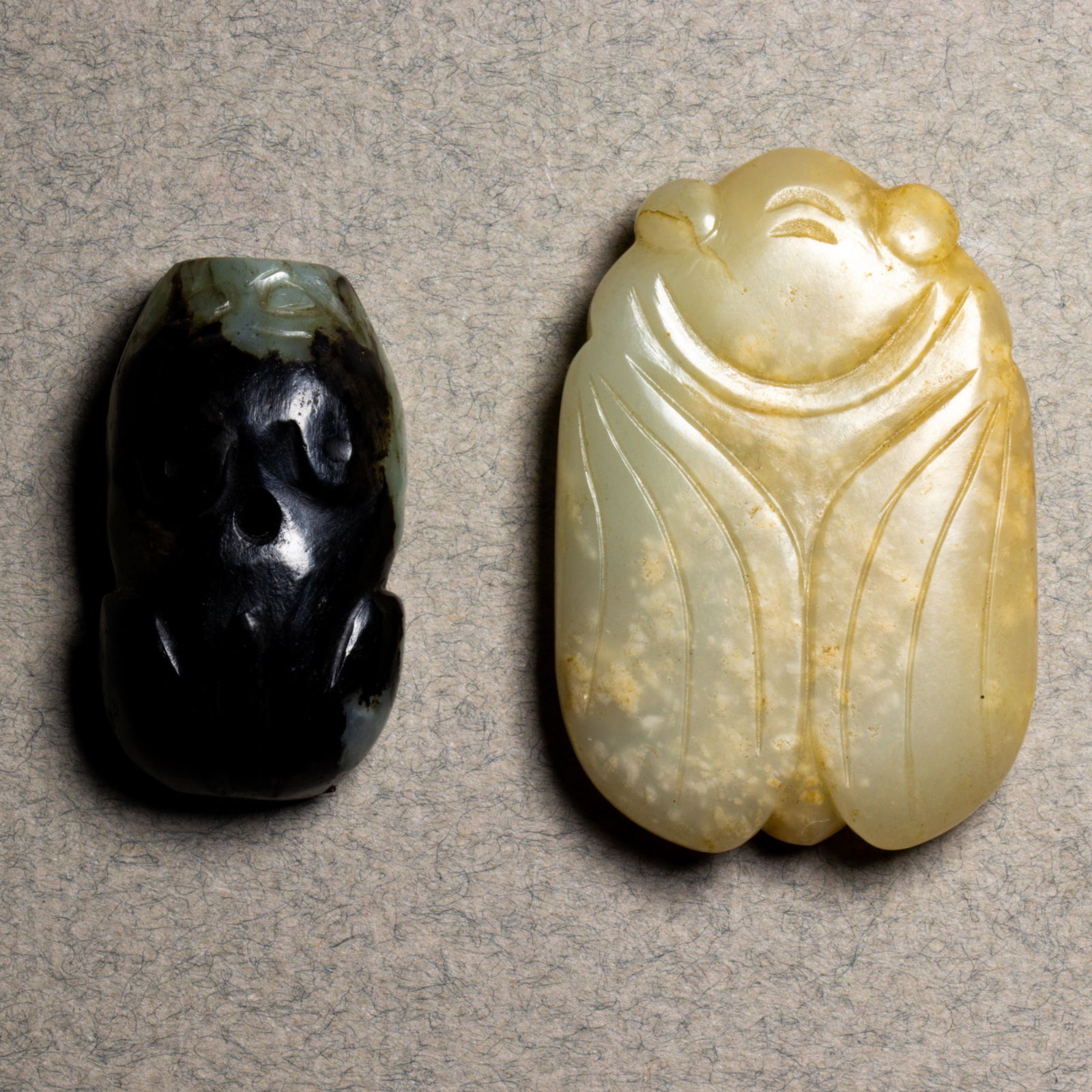 (lot of 2) Chinese jade toggles (1 of 2)