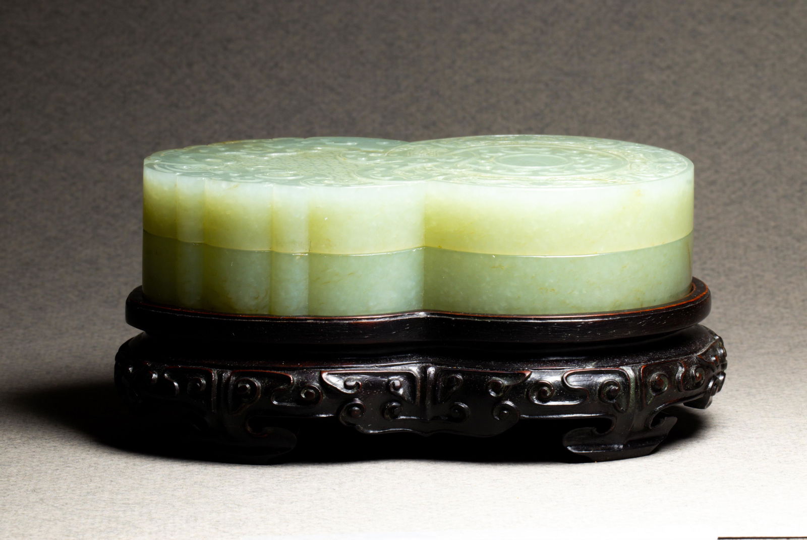 Chinese celedon jade box (1 of 4)